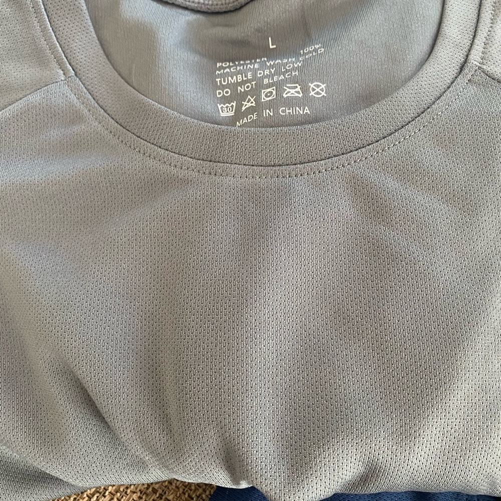 NWOT Men's Workout Athletic Shirts Sz Large Set of 5 - Picture 4 of 6